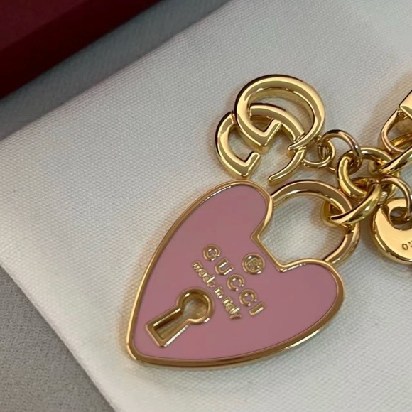 Gucci Pink and Gold Heart Lock and Key Bag Charm with box included - Picture 4 of 6